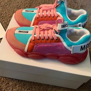 I am selling Moschino sneaker